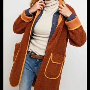 ~ Davi & Dani size M Leading The Way Front Pocket Teddy Jacket - Camel~